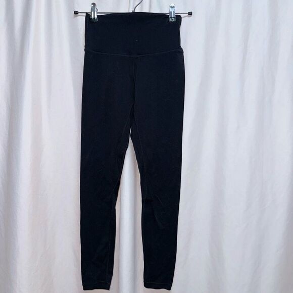 Lululemon black cropped leggings | Sz 4 (NO SIZE TAG) - Picture 2 of 3